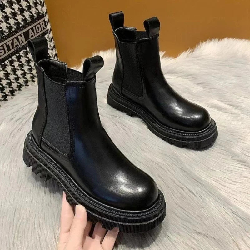 Comfortable Leather Chelsea Boots black
