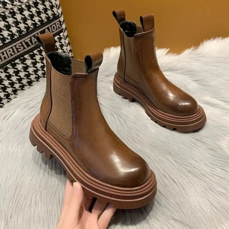 Comfortable Leather Chelsea Boots brown