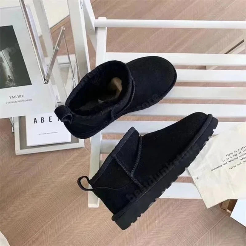 Comfortable Mini Boots with Fur Lining black