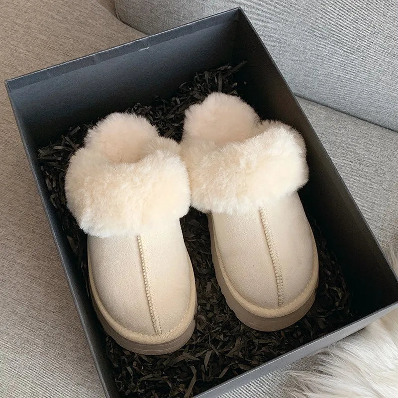 Pantoufles en fourrure stylisées pour femme white